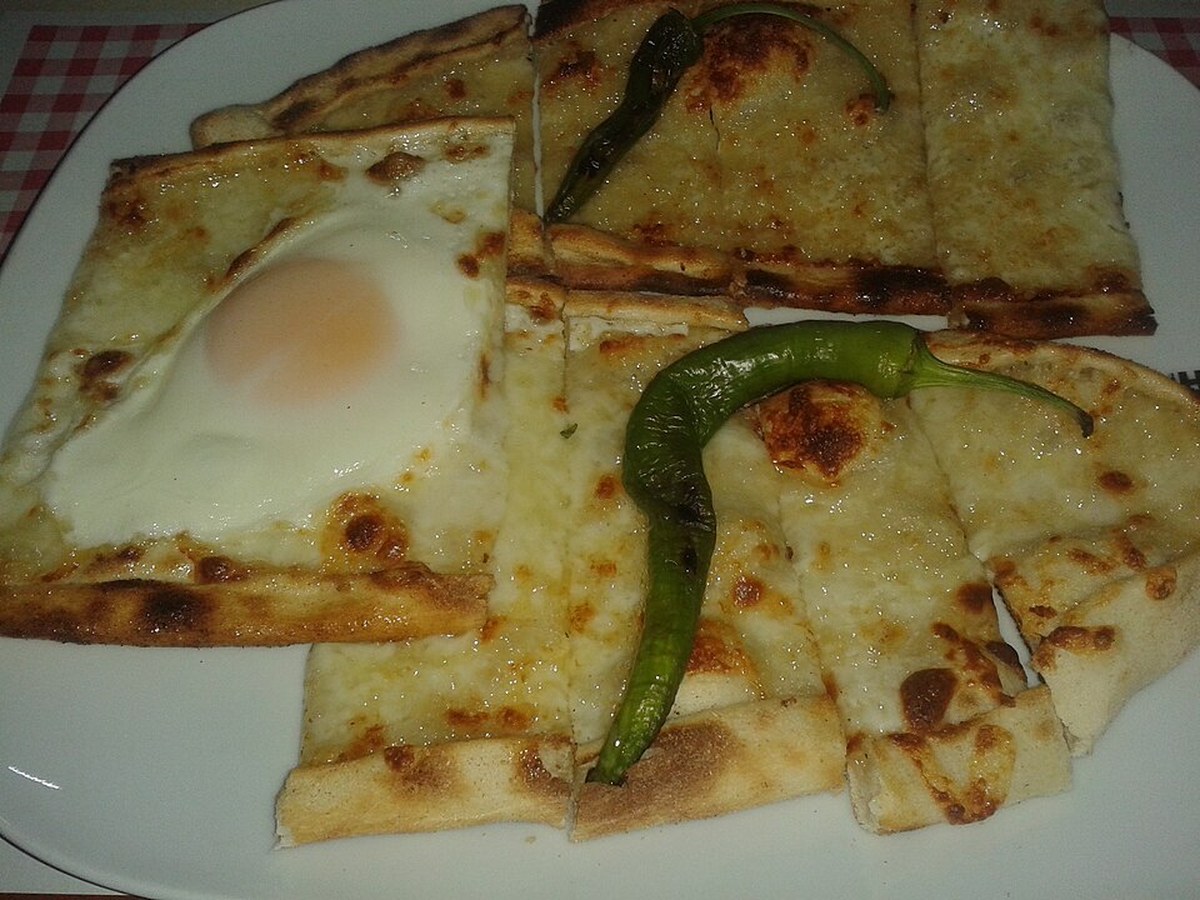 Pide Tonno + Zwiebeln
