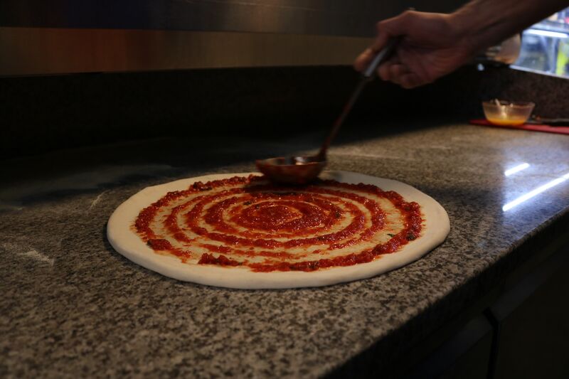 Pizza frisch aus dem Steinofen