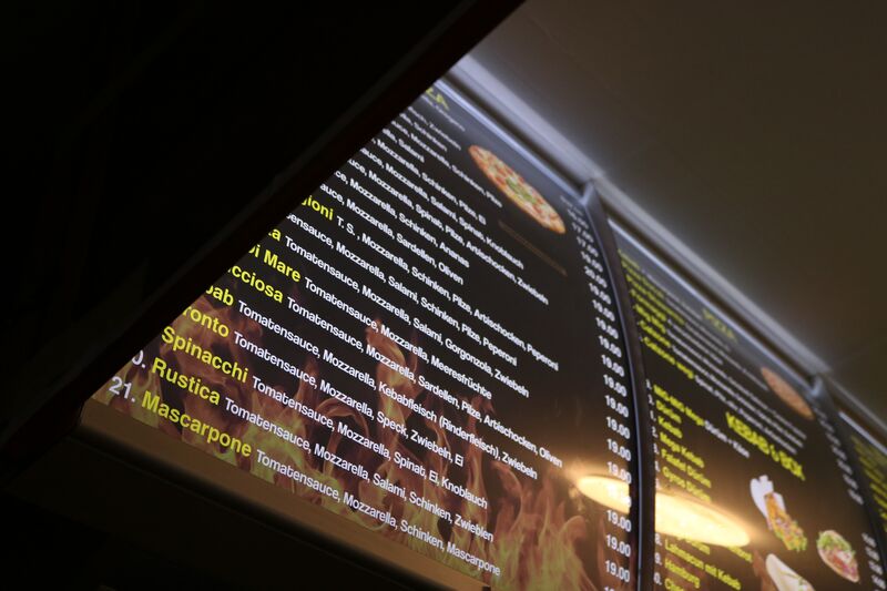 Salatbar mit frischem Gemüse