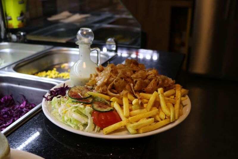 Gäste beim gemütlichen Abendessen